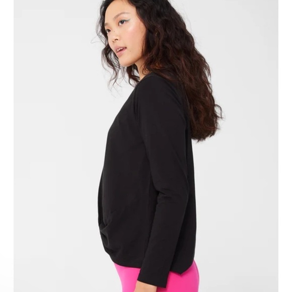 Terez Size M Bliss Twist Front Long Sleeve Tee in New Yorker Black $97.00 - Picture 3 of 8